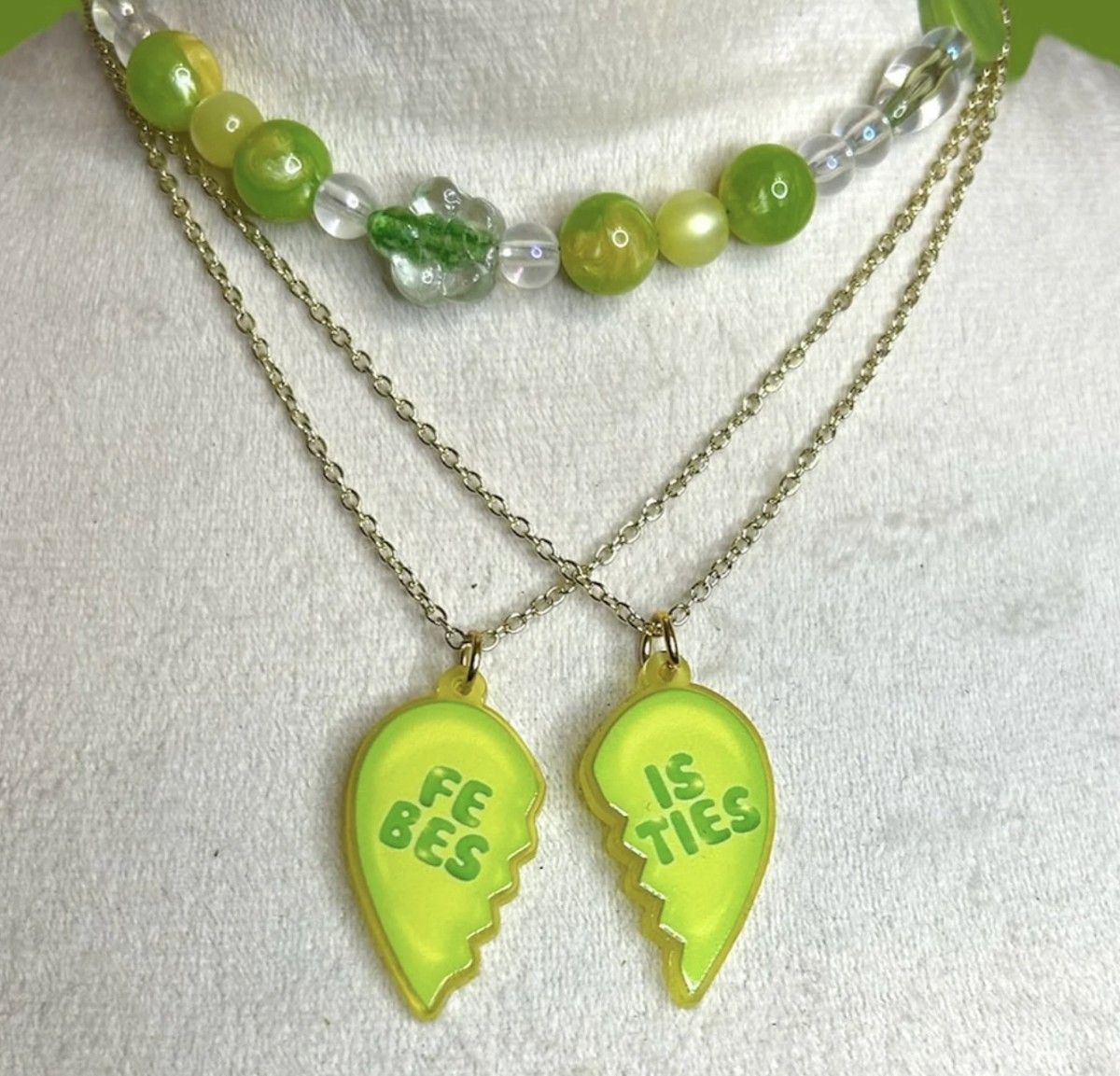 Siobhan Rossiter is the BESTIE NECKLACE SET winner!